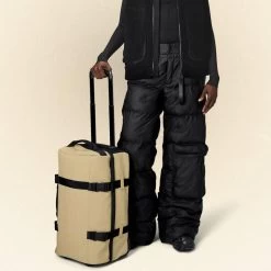 Rains Sac De Voyage Cabine à Roues Texel Cabin Bag 40 L Sand 5 Rains Sac De Voyage Cabine à Roues Texel Cabin Bag 40 L Sand -Bagages Et Sacs sac de voyage cabine a roues texel cabin bag 40 l sand 2